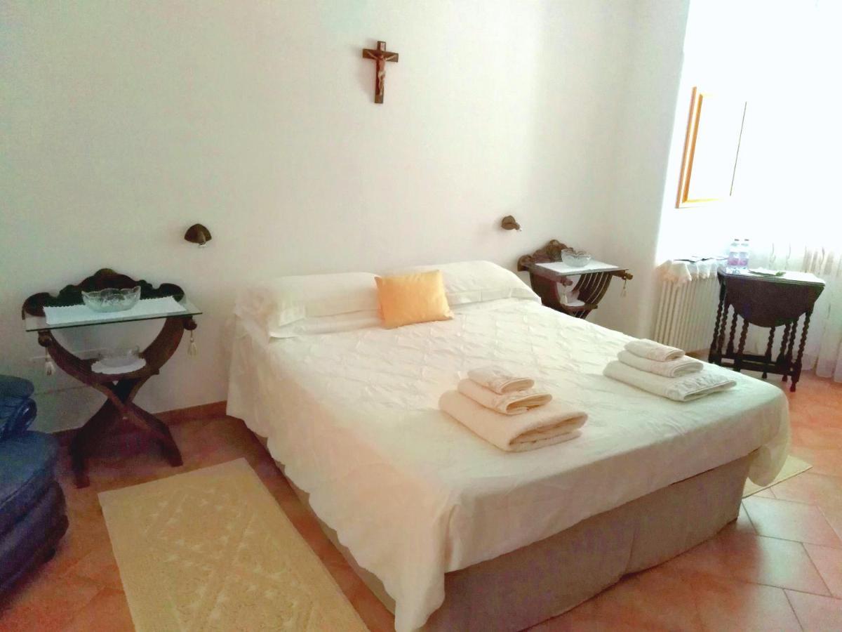 The Roses Garden Bed & Breakfast La Maddalena  Ngoại thất bức ảnh